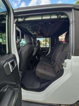 Jeep Gladiator 2020 Jeep Gladiator S Edition Crew Cab Medium Bed 2020 3.6 Benzyna 285KM, zdjęcie 15