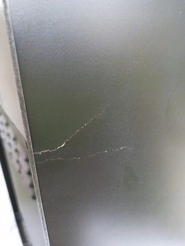 Kominek elektryczny stojący z funkcją grzewczą uszkodzenia obudowy