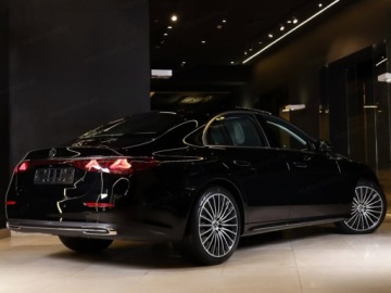 Mercedes Klasa E W214 Sedan 2.0 220d 197KM 2025 E Klasa 220 d 4-Matic Exclusive 2.0 (197KM) 2025, zdjęcie 3