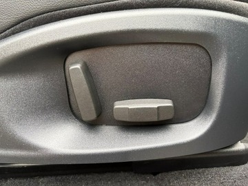 Jaguar E-Pace SUV 2.0 i4D 150KM 2018 Jaguar E-Pace 2.0 D 150 KM 4x4 Automat R-Dynamic S, zdjęcie 17