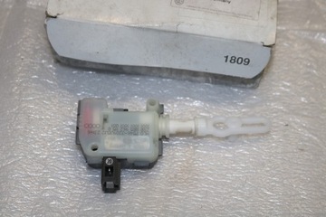 AUDI A4 B6 B7 A2 VZPĚRA/TLAKOVAČ ZÁMKU KRYT KUFRU ZADNÍ 8E5962115B