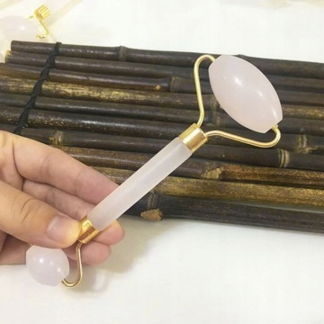 МАССАЖЕР ДЛЯ ЛИЦА, 100% РОЗОВЫЙ ЖАДЕИТ, РОЛИК-РОЗА