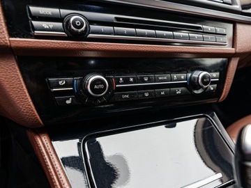 BMW Seria 5 F10-F11 Touring Facelifting 520d 190KM 2015 BMW Seria 5 520d xDrive Combi 2.0 190KM 2015, zdjęcie 19