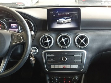 Mercedes Klasa A W176 Hatchback 5d Facelifting 180 122KM 2017 Mercedes A 180 1.6 Ben.122KM/Automat/Salon, zdjęcie 22
