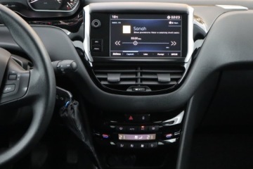 Peugeot 208 I Hatchback 5d Facelifting 1.2 PureTech 82KM 2017 Peugeot 208 1.2 PureTech, Klima, Klimatronic, zdjęcie 12