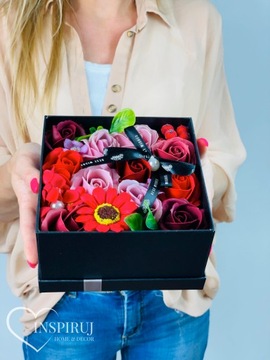 FLOWERBOX Z KWIATAMI MYDLANYMI PREZENT UPOMINEK WIECZNE RÓŻE MYDLANE KWIATY