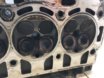 ВАЛ ГОЛОВКИ ЦИЛИНДРОВ GOLF V 1.6 FSI 03C103358F