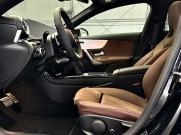 Mercedes CLA C118/X118 Coupe Facelifting 1.3 200 163KM 2024 MERCEDES-BENZ CLA 200 AMG Line Sedan 1.3 (163KM) 2024, zdjęcie 3