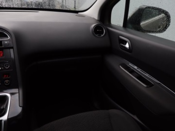 Peugeot 5008 I Minivan Facelifting 1.6 BlueHDi 120KM 2015 Peugeot 5008 1.6 BlueHDi, 7 miejsc, Klima, zdjęcie 7