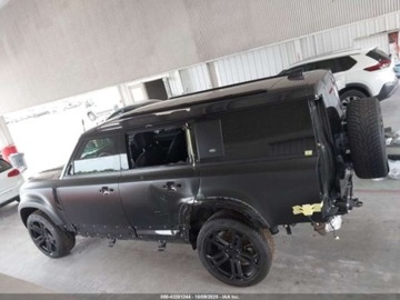 Land Rover Defender IV (L663) 2023 Land Rover Defender 130 x-dynamic se, 2023r., 4x4, 3.0L 3.0 Benzyna 395KM, zdjęcie 5