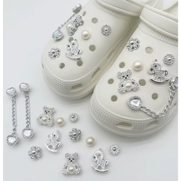 Przypinki do butów crocs 12 SZTUK CHARMS SREBRNE CYRKONIE PINY GLAMOUR