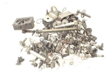 Suzuki Burgman 400 K7 Śruby z demontażu