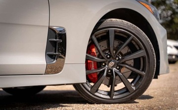 Kia Stinger Liftback 3.3 T-GDi 366KM 2018 Kia Stinger Kia Stinger 3.3T - GDI V6 GT AWD 3.3 Benzyna 366KM, zdjęcie 8