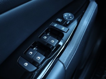 Kia Sportage V SUV 1.6 T-GDI MHEV 180KM 2022 Kia Sportage 1.6 T-GDI MHEV, Salon Polska, zdjęcie 20