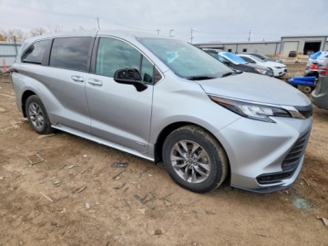 Toyota Sienna III 2021 Toyota Sienna LE 2021 2.5 Hybryda Plug-in 245KM, zdjęcie 4