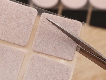 ФЕРТОВЫЕ ПОДКЛАДКИ ДЛЯ МЕБЕЛЬНЫХ СТУЛЬЕВ, САМОКЛЕЯЩИЕСЯ, ПРОТИВОСКОЛЬЗЯЩИЕ, ТОЛСТЫЕ x32