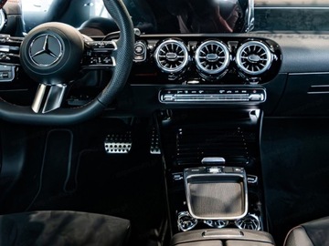 Mercedes CLA C118/X118 Coupe Facelifting 1.3 200 163KM 2025 MERCEDES-BENZ CLA 200 AMG Line Sedan 1.3 163KM 2025, zdjęcie 6