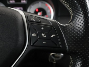 Mercedes Klasa A W176 Hatchback 5d Facelifting 180 d 109KM 2015 Mercedes A 180 A180 CDI Urban Klimatyzacja, zdjęcie 27