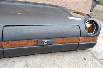 Mercedes W123 Распределительная доска черная кабина