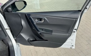 Toyota Auris II Hatchback 5d Facelifting 1.8 Hybrid 136KM 2016 Toyota Auris II Lift, 2016R, Bezwypadkowa, Automat, Zarejestorwana w PL, V, zdjęcie 33