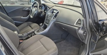 Opel Astra J Sports Tourer Facelifting 1.7 CDTI ECOTEC 110KM 2014 Opel Astra 1.7 CDTI 110KM Bogata wersja 1.7 Diesel 110KM, zdjęcie 15