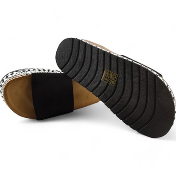 ЧЕРНЫЕ КОЖАНЫЕ ТАПОЧКИ С ПРОФИЛЬНЫМ ПРОФИЛЕМ