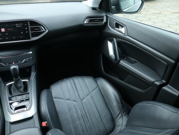 Peugeot 308 II Hatchback Facelifting 1.2 PureTech 130KM 2018 Peugeot 308 1.2 PureTech, Automat, Skóra, Navi, zdjęcie 7
