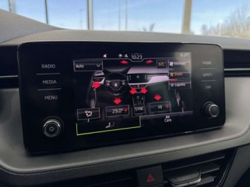Skoda Scala Hatchback 1.5 TSI 150KM 2023 Skoda Scala Ambition CarPlayAndroid Auto LED Czujniki parkowania 1.5, zdjęcie 32