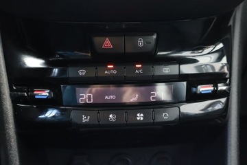 Peugeot 2008 I SUV 1.2 VTi 82KM 2014 Peugeot 2008 1.2 PureTech, Salon Polska, zdjęcie 15