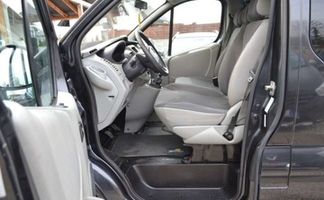 Opel Vivaro A Combi L1 2.0 CDTI 115KM 2011 Opel Vivaro Bezwypadkowe - Niski przebieg - Bez korozji - Oplacony 2.0, zdjęcie 4