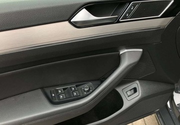 Volkswagen Passat B8 Variant 1.8 TSI BlueMotion Technology 180KM 2015 Volkswagen Passat Variant Volkswagen Passat Variant 1.8 TSI BMT Highline D, zdjęcie 29