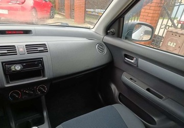 Suzuki Swift IV Hatchback 5d 1.3 92KM 2010 Suzuki Swift Suzuki Swift 2010 1.3 16V Klima Bezwypadkowy 1.3 Benzyna 92KM, zdjęcie 28