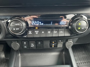 Toyota Hilux VIII Podwójna kabina Facelifting 2.8 D-4D 204KM 2023 Toyota Hilux 2.8 D-4D Double Cab Invincible 4x4 To, zdjęcie 15