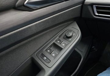 Volkswagen Golf VIII Hatchback 1.5 eTSI EVO mHEV 150KM 2022 Volkswagen Golf Variant Stan bdb - Alcantara - Kamera - Czujniki - Podgrz., zdjęcie 9