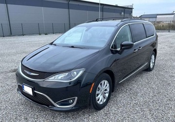 Chrysler Pacifica II 2017 Chrysler Pacifica 3.6 BENZ 287 KM 7 OSOB 2017r Warszawa 3.6 Benzyna, zdjęcie 2
