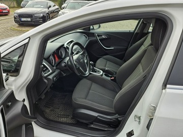 Opel Astra J Sports Tourer 1.4 Turbo ECOTEC 140KM 2012 Opel Astra 1,4 benzyna 140KM zarejestrowany, zdjęcie 4