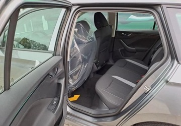 Skoda Kamiq Crossover Facelifting 1.0 TSI 115KM 2025 Skoda Kamiq 1.0 TSI 115KM EDITION 130, fabryczny hak Benzyna 115KM, zdjęcie 5