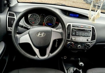 Hyundai i20 II Hatchback 5d 1.2 84KM 2014 Hyundai i20 Hyundai i20 1.2 BlueDrive Classic 1.2 Benzyna 84KM, zdjęcie 4