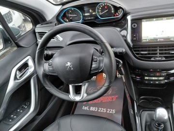 Peugeot 2008 I SUV Facelifting 1.2 PureTech 110KM 2019 Peugeot 2008 Kamera Panorama Alu PDC Sensor 1.2 Benzyna 110KM, zdjęcie 19