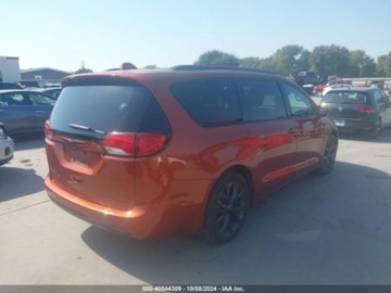 Chrysler Pacifica II 2018 Chrysler Pacifica Touring L, 2018r., 3.6L 3.6 Benzyna 287KM, zdjęcie 2