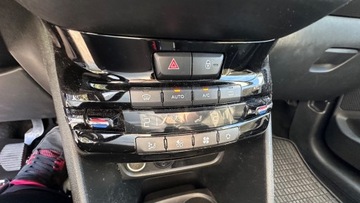 Peugeot 2008 I SUV Facelifting 1.6 BlueHDi 99KM 2017 Peugeot 2008 Raty 1.6 hdi 100KMPanorama chromy serwis ASO wersja STYLE Gwa, zdjęcie 33