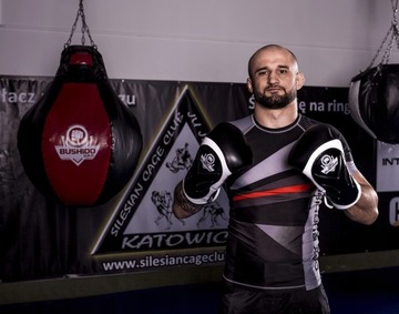 КОЖАНЫЕ БОКСЕРСКИЕ ПЕРЧАТКИ ДЛЯ МУАЙ ТАЙСКОГО КИКБОКСА, 10 УНЦИЙ