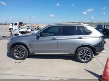 BMW X5 F15 2017 BMW X5 sdrive, 2017r., 3.0L 3.0 Benzyna 300KM, zdjęcie 5