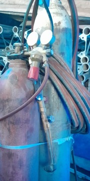 Кислородные цилиндры + ацетилен + сварные аксессуары