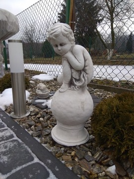 Бетонная фигура АНГЕЛ НА ШАРЕ (А10) ALA-SHOP