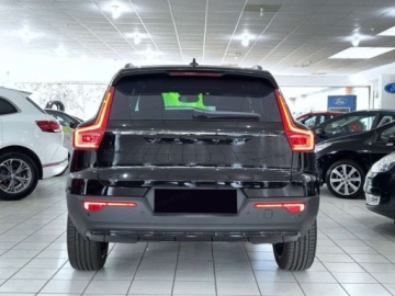 Volvo XC40 Crossover Facelifting 2.0 B4 197KM 2026 VOLVO XC40 B4 Ultra Black Edition Suv 2.0 (197KM) 2026, zdjęcie 1
