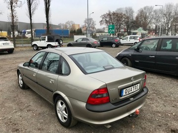 Opel Vectra B Sedan 2.0 i 16V 136KM 1997 OPEL VECTRA B 2.0 i 16V 136Ps KLIMATRONIK WELUR STAN KOLEKCJONERSKI, zdjęcie 2