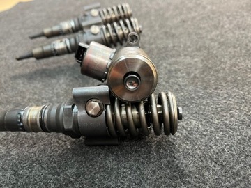 vw audi skoda 2.0 tdi BKD насос-форсунка 03G130073G