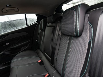 Peugeot 408 2025 Od ręki - Allure e-DCS 1.2 mHEV 145KM / Pakiet Zimowy, zdjęcie 13