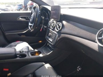 Mercedes CLA C117 2018 Mercedes-Benz CLA 250 4Matic 2.0 Benzyna 208KM, zdjęcie 9